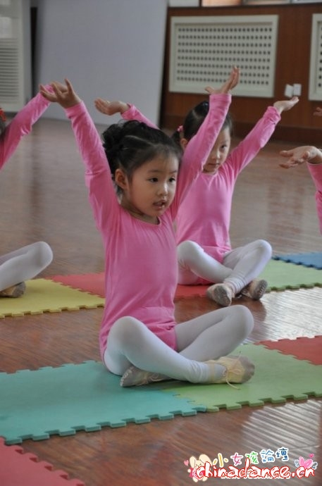 小女孩论坛_www_520nhCAEX7THO.jpg