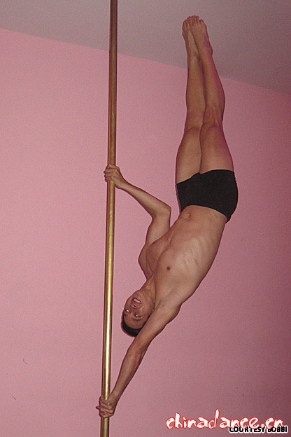 pole dancers3.jpg