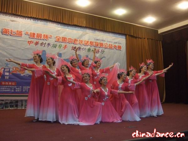 五龄玫瑰舞蹈队《孝敬父母》