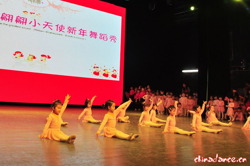 第二届咿呀新年舞蹈秀.jpg
