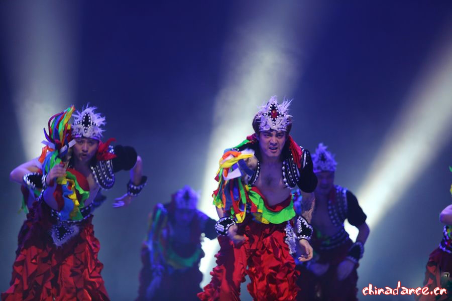 群舞《红色英雄》演出单位：浙江歌舞剧院.jpg