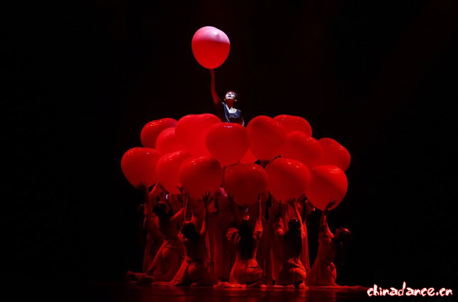 群舞《天使之吻》演出单位：北京现代音乐学院1.jpg