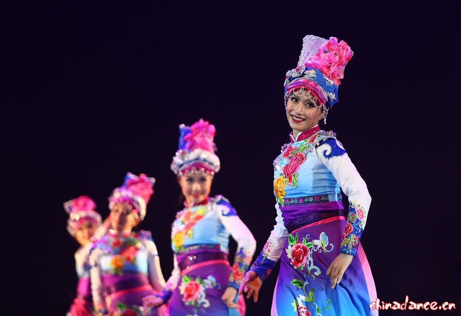 群舞《孜姆兰巴》 演出单位：四川省歌舞剧院1.jpg