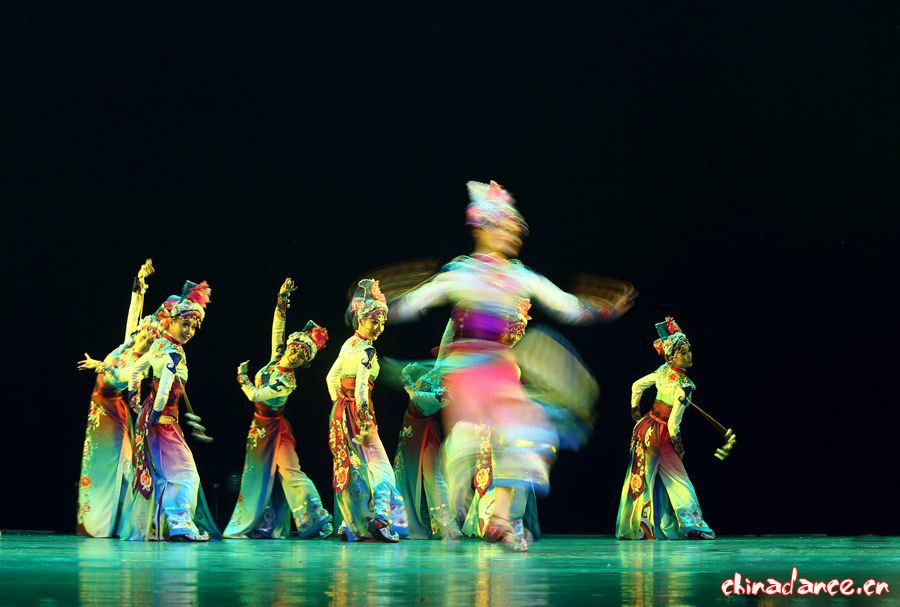 群舞《孜姆兰巴》 演出单位：四川省歌舞剧院3.jpg