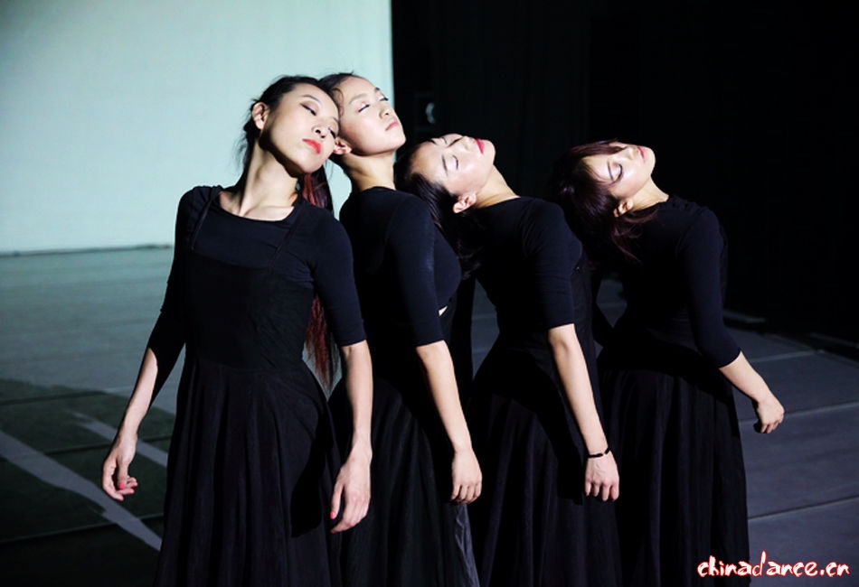 《圆》北京雷动天下现代舞团，摄影：王小京.jpg