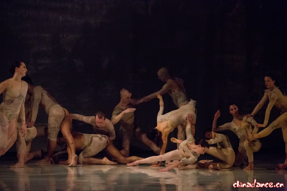 沈伟舞蹈艺术团《声希之夜》用中国元素开创西方艺术新视野