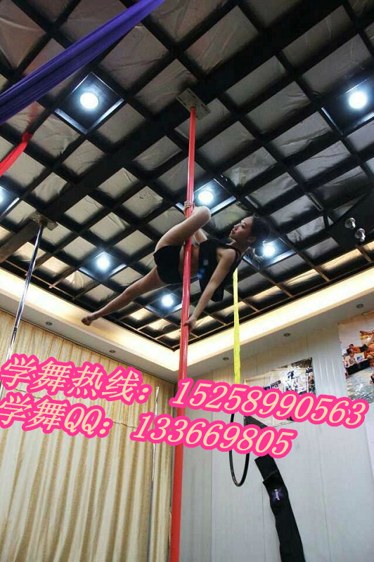 肖戈钢管舞2_.jpg