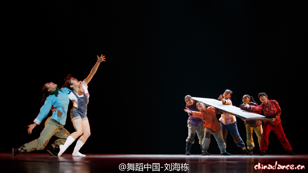 第九届中国舞蹈“荷花奖”当代舞现代舞评奖第二场联排图