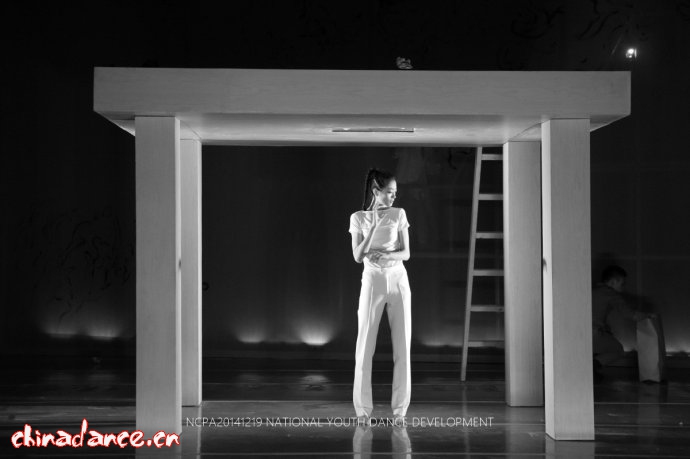 没有镜子的《镜子》青年舞蹈家柴明明现代舞作品