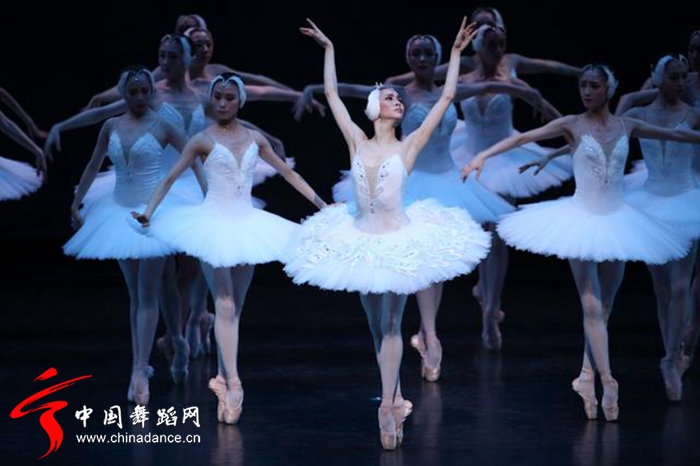 中央芭蕾舞团 天鹅湖70.jpg