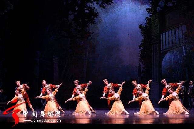 中央芭蕾舞团 马卡洛娃版本 天鹅湖05.jpg