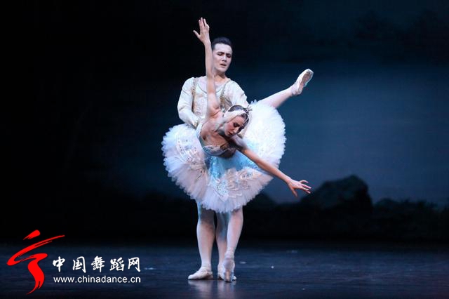 中央芭蕾舞团 马卡洛娃版本 天鹅湖09.jpg