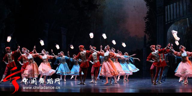 中央芭蕾舞团 马卡洛娃版本 天鹅湖39.jpg