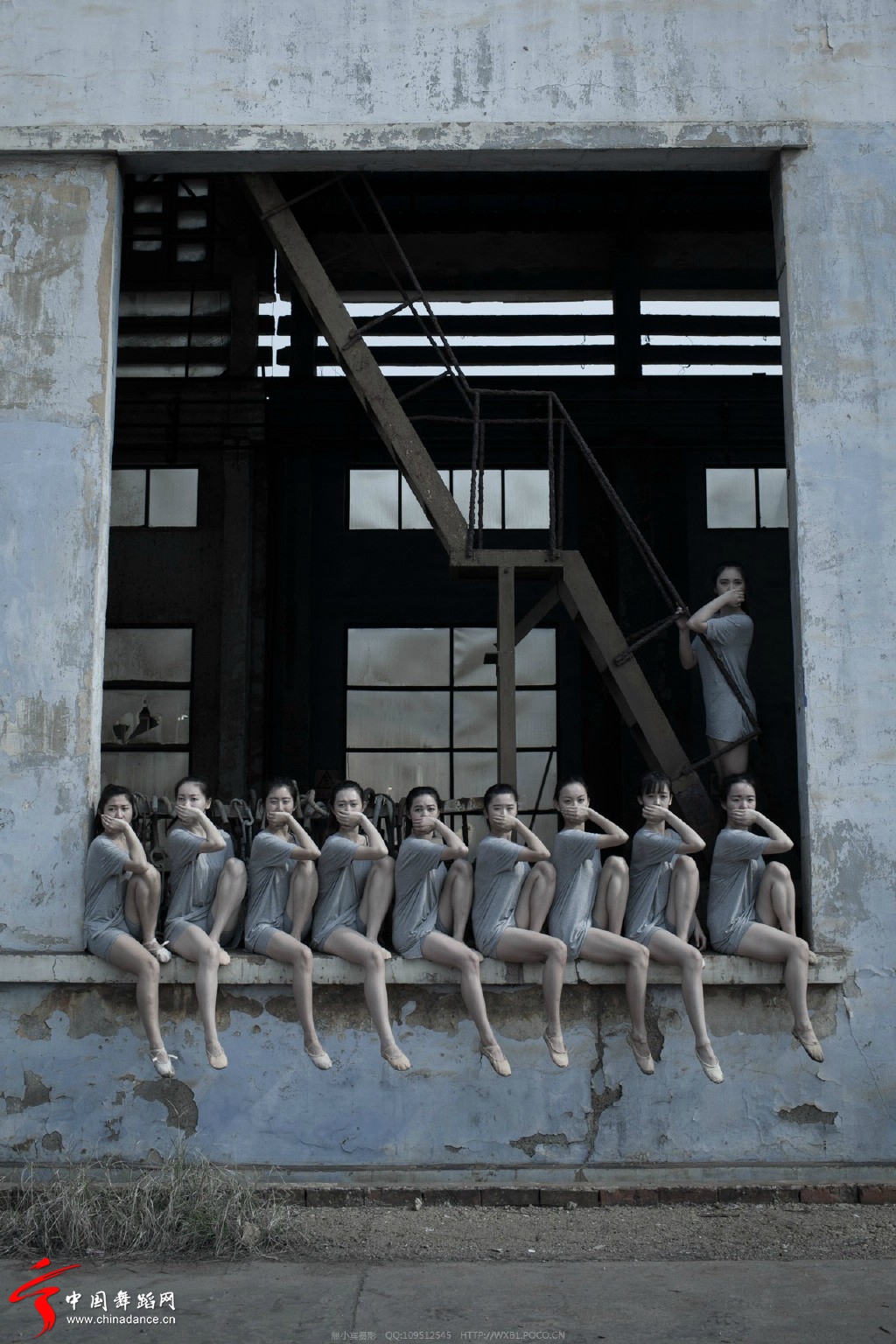 广西艺术学院2011级舞蹈表演与编导班 现代舞班 向梦境追寻03.jpg