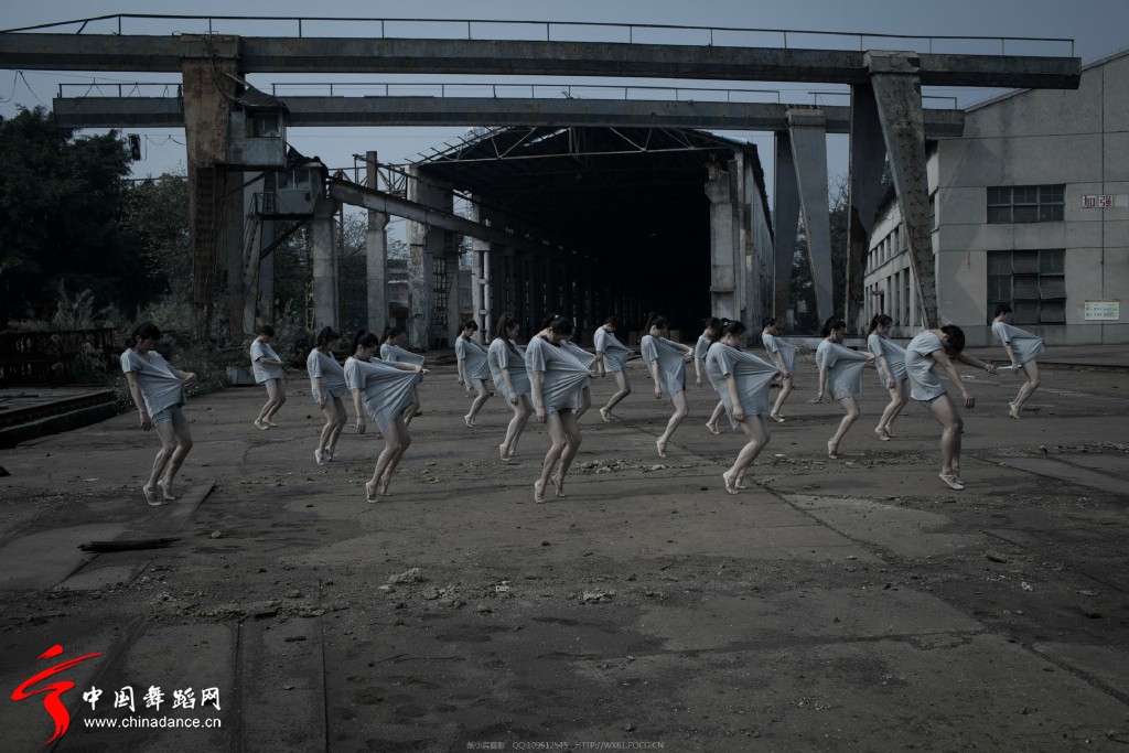 广西艺术学院2011级舞蹈表演与编导班 现代舞班 向梦境追寻04.jpg