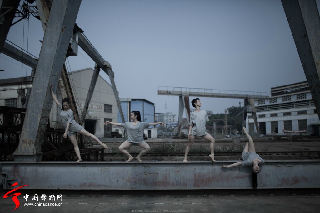 广西艺术学院2011级舞蹈表演与编导班 现代舞班 向梦境追寻05.jpg
