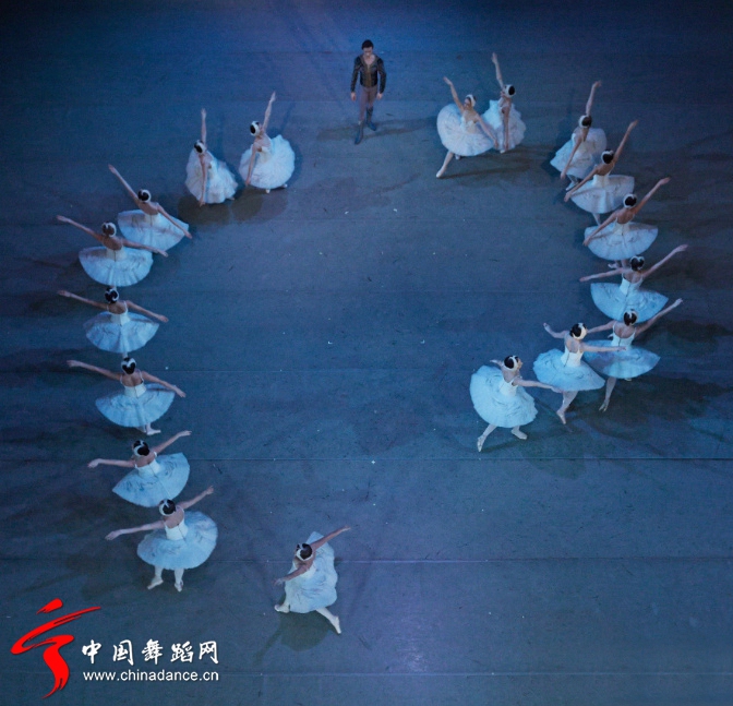 新西伯利亚芭蕾舞团的“天鹅湖”05.jpg