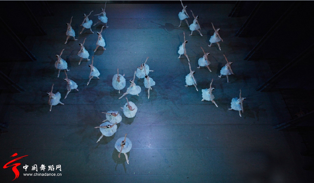新西伯利亚芭蕾舞团的“天鹅湖”08.jpg