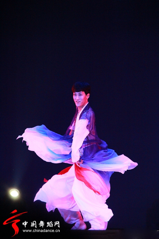 中央民族大学舞蹈学院第十二届 新人杯颁奖晚会05.jpg