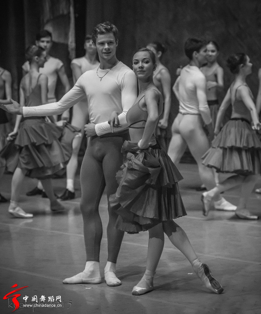 瓦岗诺娃学生排练 芭蕾 性格舞07.jpg