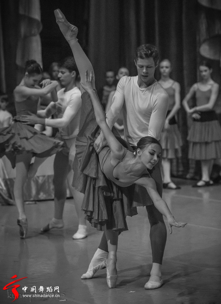 瓦岗诺娃学生排练 芭蕾 性格舞09.jpg