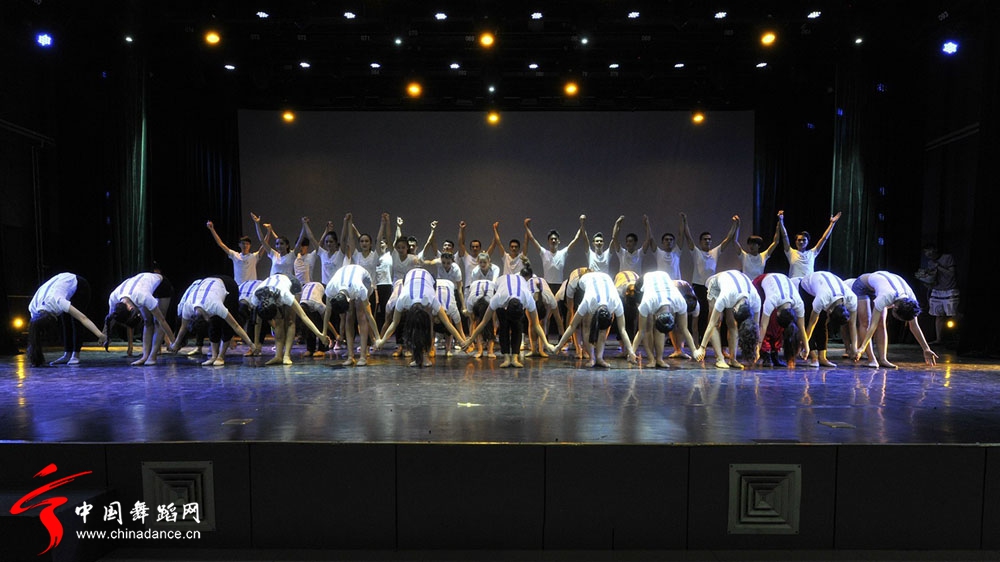 天津音乐学院舞蹈系2011级毕业晚会《路》12.jpg