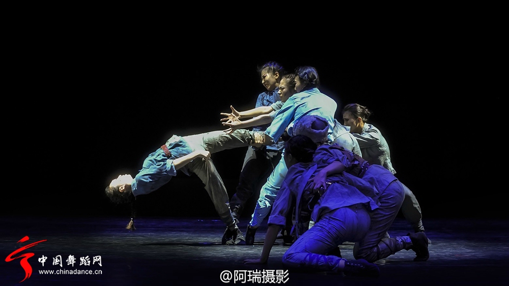 天津音乐学院舞蹈系2011级毕业晚会《路》18.jpg