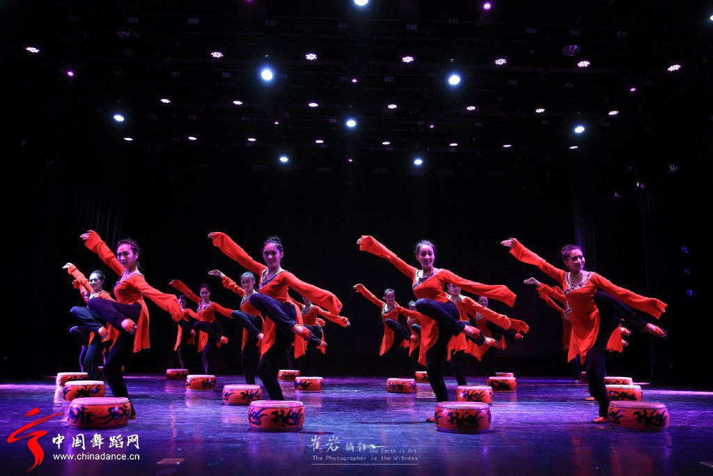 天津音乐学院舞蹈系2011级毕业晚会 舞蹈 相和歌09.jpg