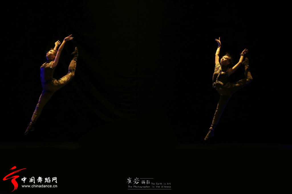 天津音乐学院舞蹈系2011级毕业晚会当代舞蹈《同行》03.jpg