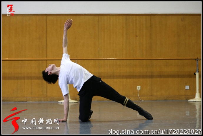 解放军艺术学院 民族民间舞组合比赛022.jpg