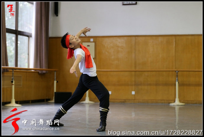 解放军艺术学院 民族民间舞组合比赛031.jpg