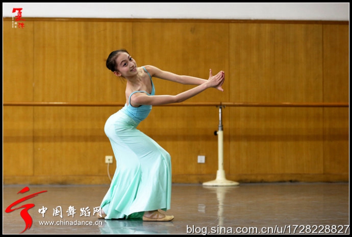 解放军艺术学院 民族民间舞组合比赛053.jpg
