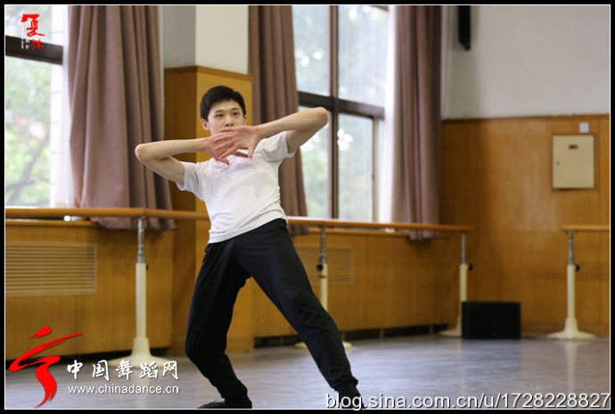 解放军艺术学院 民族民间舞组合比赛085.jpg