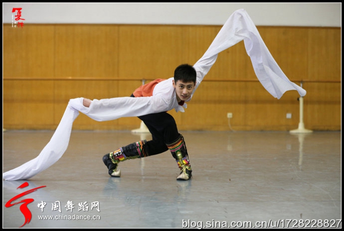 解放军艺术学院 民族民间舞组合比赛104.jpg