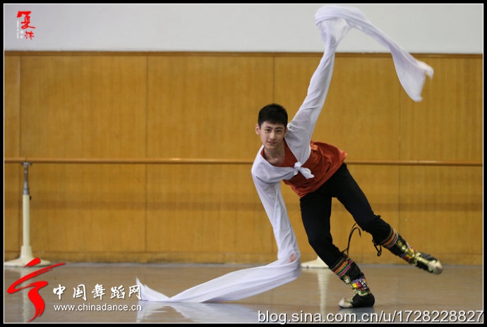 解放军艺术学院 民族民间舞组合比赛108.jpg