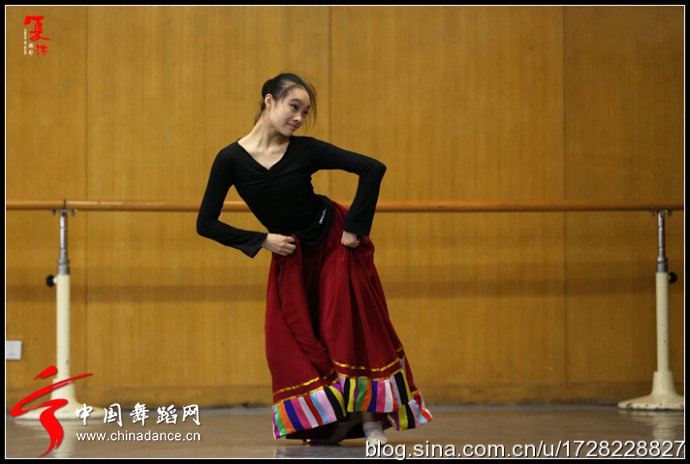 解放军艺术学院 民族民间舞组合比赛111.jpg