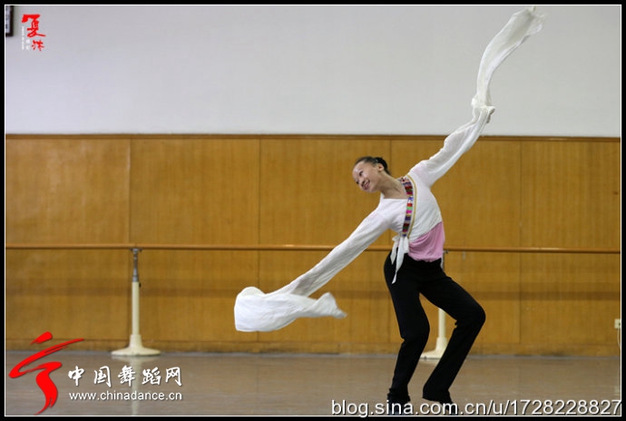 解放军艺术学院 民族民间舞组合比赛118.jpg
