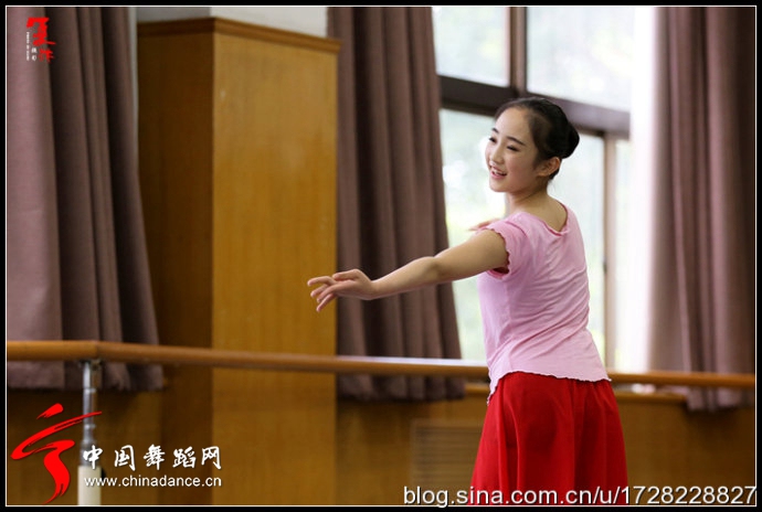 解放军艺术学院 民族民间舞组合比赛128.jpg