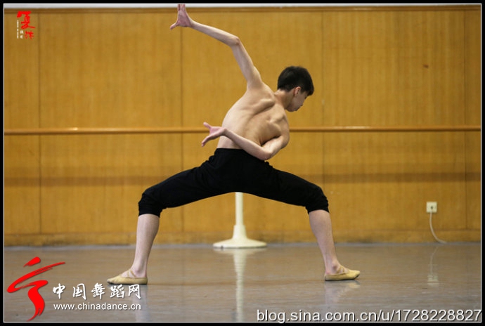 解放军艺术学院 民族民间舞组合比赛130.jpg