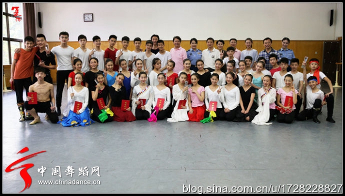 解放军艺术学院 民族民间舞组合比赛148.jpg