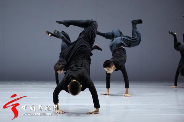 陶身体剧场八周年《现在·舞》 第三届国际芭蕾舞暨编舞比赛01.jpg