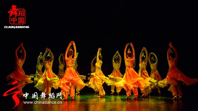 中国好舞蹈冠军古丽米娜个人专场《花之情04.jpg
