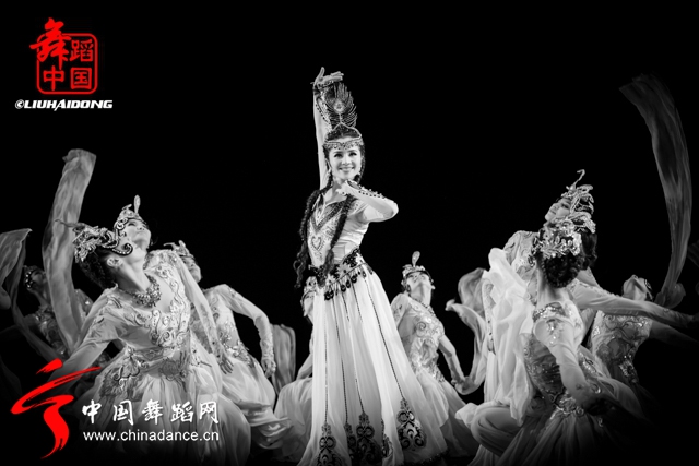 中国好舞蹈冠军古丽米娜个人专场《花之情06.jpg