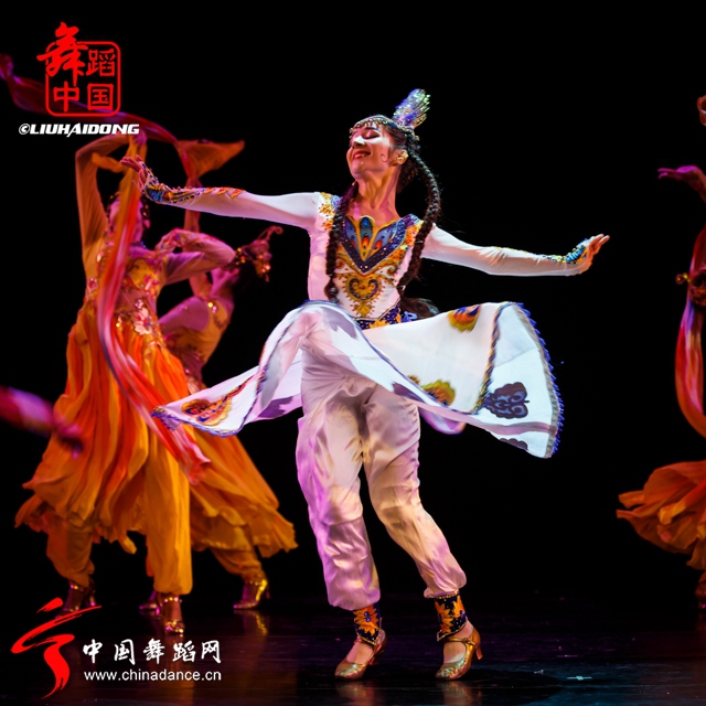 中国好舞蹈冠军古丽米娜个人专场《花之情08.jpg