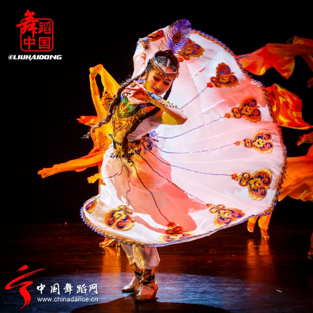 中国好舞蹈冠军古丽米娜个人专场《花之情10.jpg