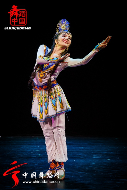 中国好舞蹈冠军古丽米娜个人专场《花之情13.jpg
