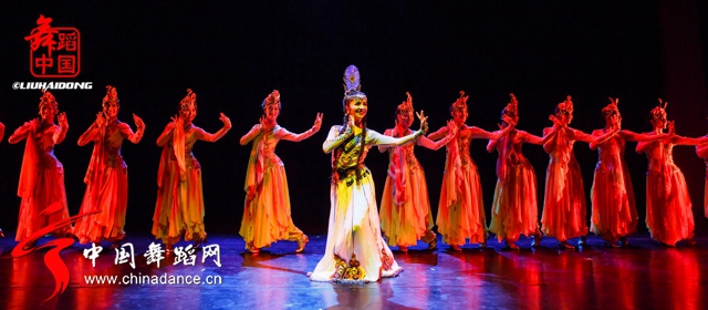 中国好舞蹈冠军古丽米娜个人专场《花之情18.jpg