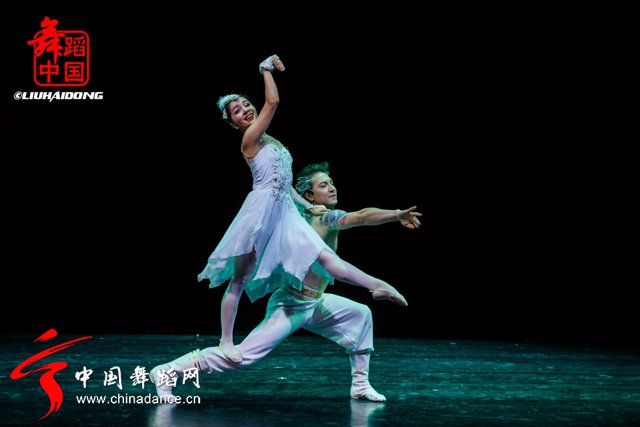 中国好舞蹈冠军古丽米娜个人专场《花之情30.jpg