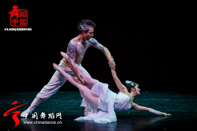 中国好舞蹈冠军古丽米娜个人专场《花之情33.jpg