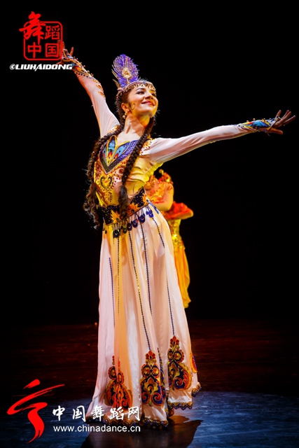 中国好舞蹈冠军古丽米娜个人专场《花之情39.jpg